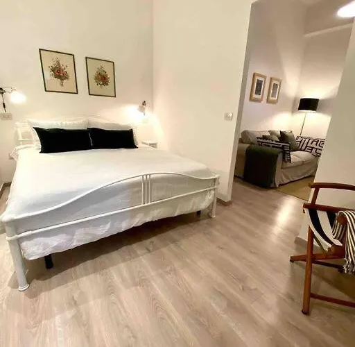 Vicino Al Mare- Il Giacinto *